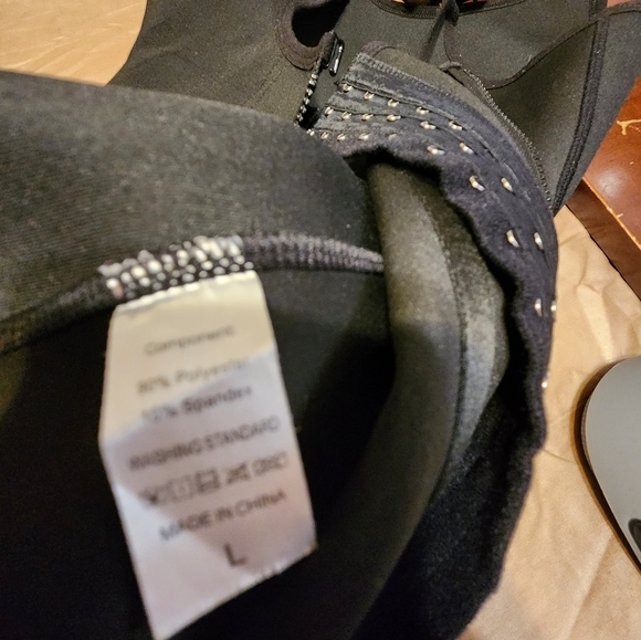 Black neoprene bustier with triple row of hooks as a size selector. GOTH TOP - Picture 4 of 6